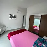 Apartamento Na Praia Dos Ingleses - 200 Metros Do Mar